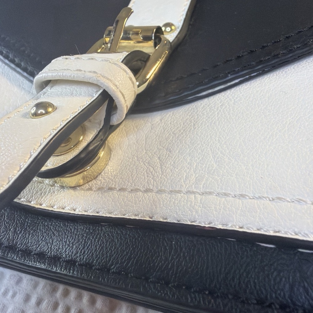 Charming Charlie Black And White Color Black Crossbody Bag - Picture 2 of 7